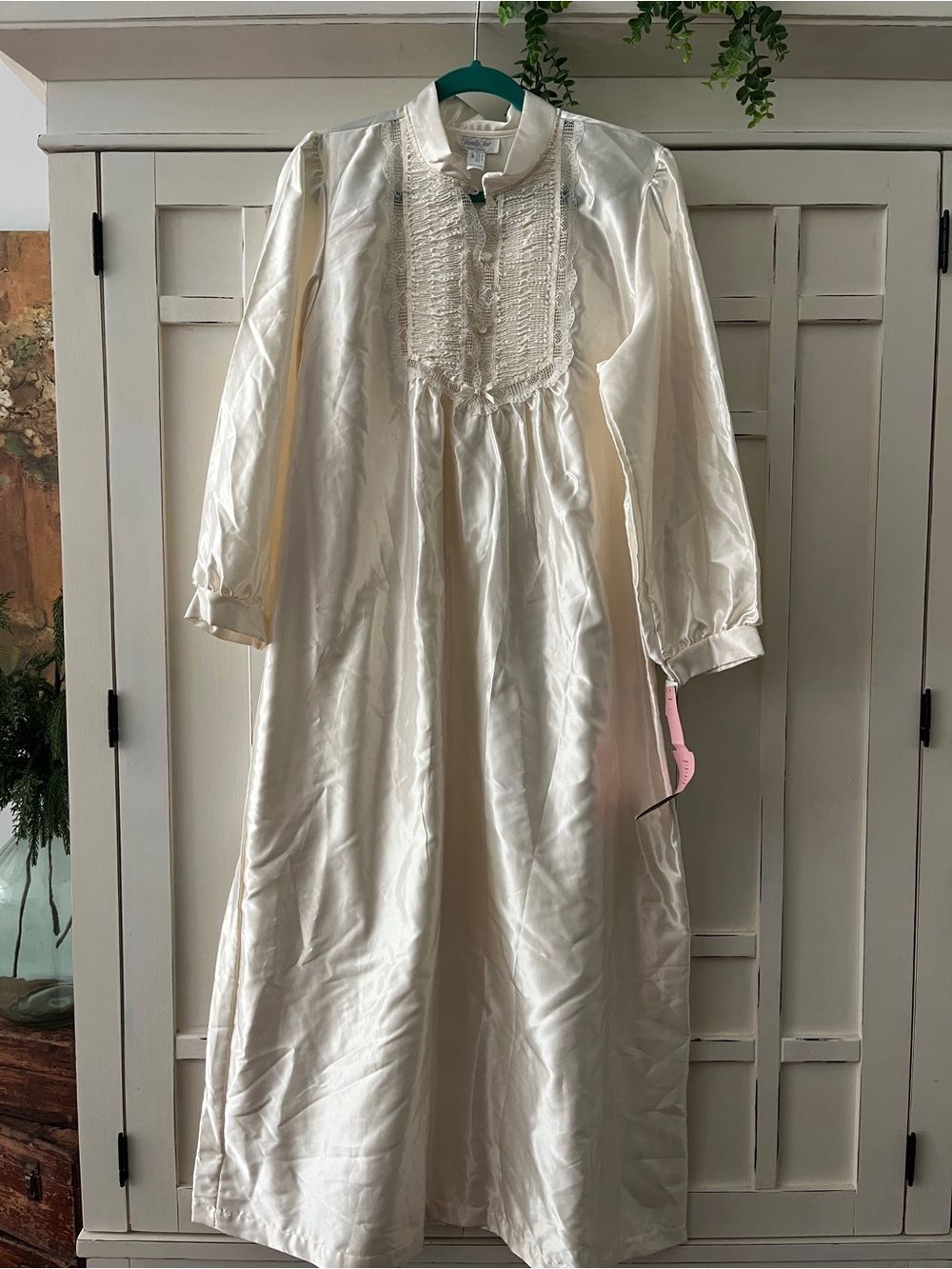 Vintage Vanity Fair Cuddleskin Satin Maxi Night Gown Size Large nwts